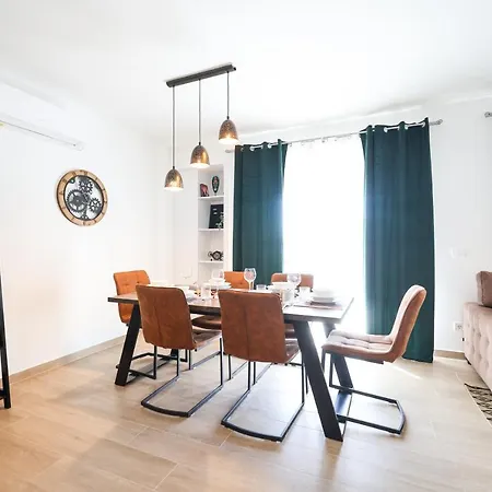 Golden Sunset Luxury Apartment *