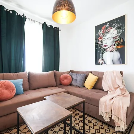 Golden Sunset Luxury Apartment *