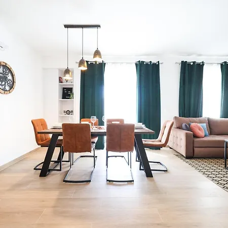 Golden Sunset Luxury Apartment *